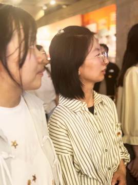 说明: 参观8:杨秀丹、李潇