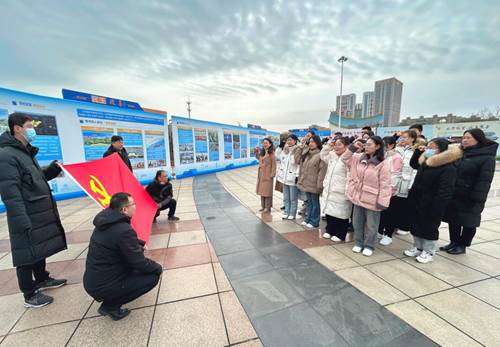 说明: http://glgcdj.qledu.net/__local/A/F5/DB/9CF3D1963EB76E07B3299B10DBC_B19E75A2_1D9E2.png